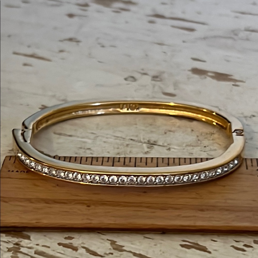 Swarovski crystal Elegant Gold Bangle Bracelet
